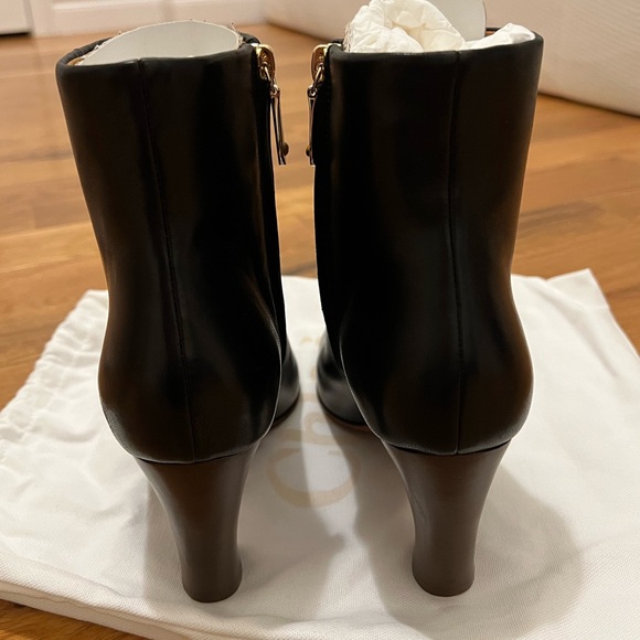 CHLOE OLI LEATHER ANKLE BOOTS - Picture 9 of 11